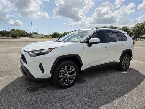 Used 2022 Toyota RAV4 XLE Premium image 7