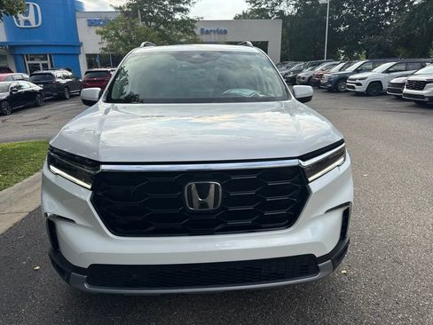 Used 2024 Honda Pilot Touring image 2