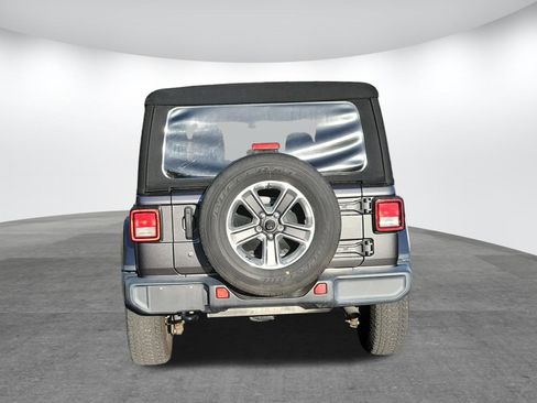 Used 2018 Jeep Wrangler Unlimited Sahara image 30