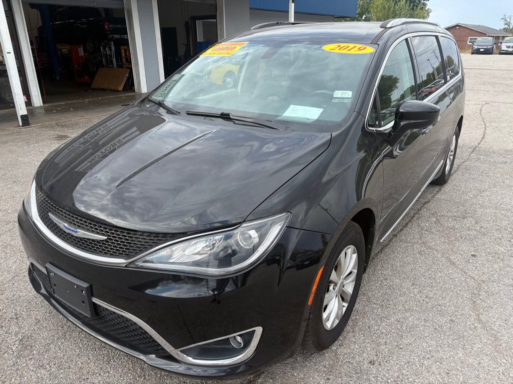 Used 2019 Chrysler Pacifica Touring-L FWD image 7