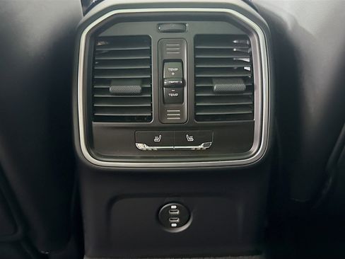 Certified 2025 Porsche Macan image 19