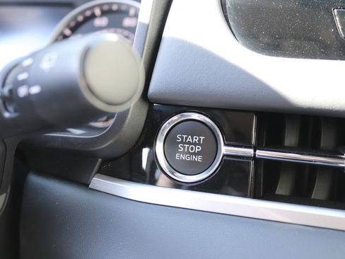 Used 2025 Mitsubishi Outlander SE image 13