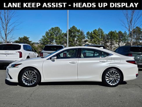 Used 2023 Lexus ES 300h Ultra Luxury w/ Accessory Package (Z2) image 4