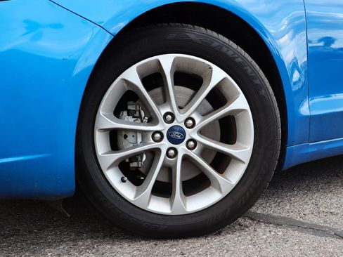 Used 2019 Ford Fusion SE FWD image 5