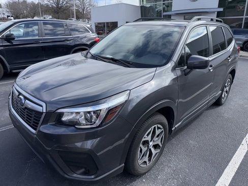 Used 2020 Subaru Forester Premium image 3