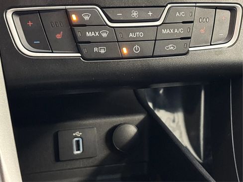 Used 2018 Ford Fusion SE w/ Fusion SE Technology Package image 38