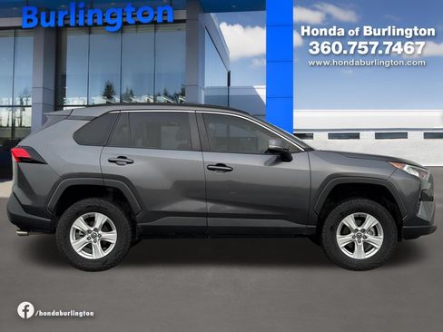 Used 2021 Toyota RAV4 XLE w/ Convenience Package AWD/4WD image 7