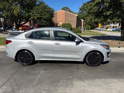 Used 2022 Kia Rio S image 3