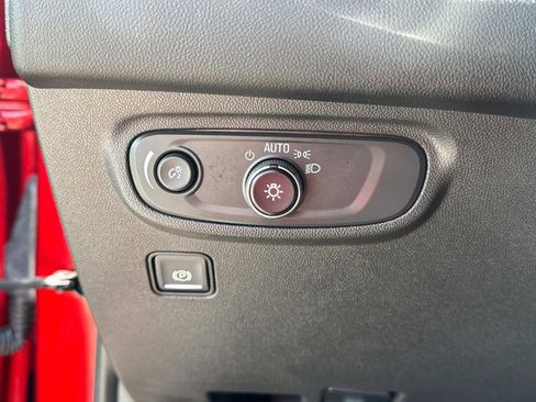 Used 2022 GMC Terrain SLE w/ Driver Convenience Package image 18