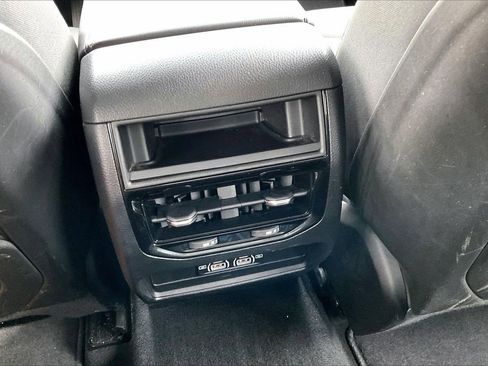 Used 2023 Jeep Grand Cherokee Laredo image 16