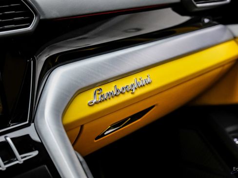 Used 2021 Lamborghini Urus AWD/4WD image 70