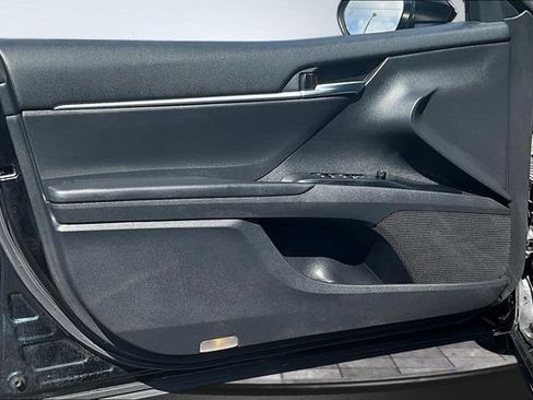 Used 2018 Toyota Camry SE w/ Moonroof Package FWD image 19