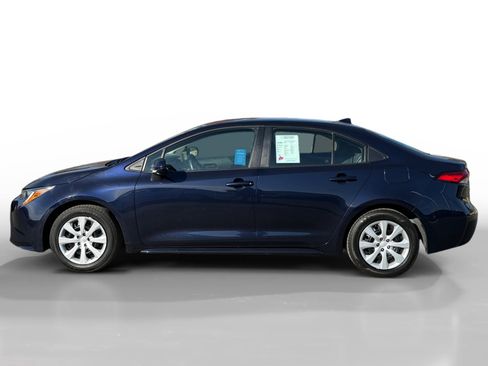 Used 2022 Toyota Corolla LE image 2