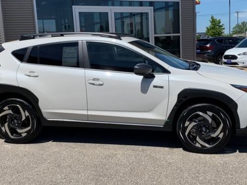 Used 2026 Subaru Crosstrek 2.5i Limited AWD/4WD image 3