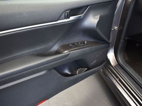 Used 2023 Toyota Camry SE image 11
