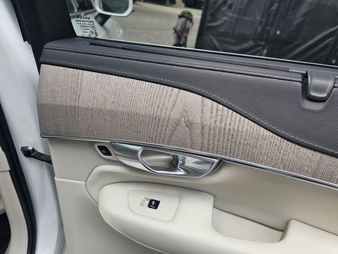 Certified 2023 Volvo XC90 B6 Ultimate w/ Protection Package AWD/4WD image 10