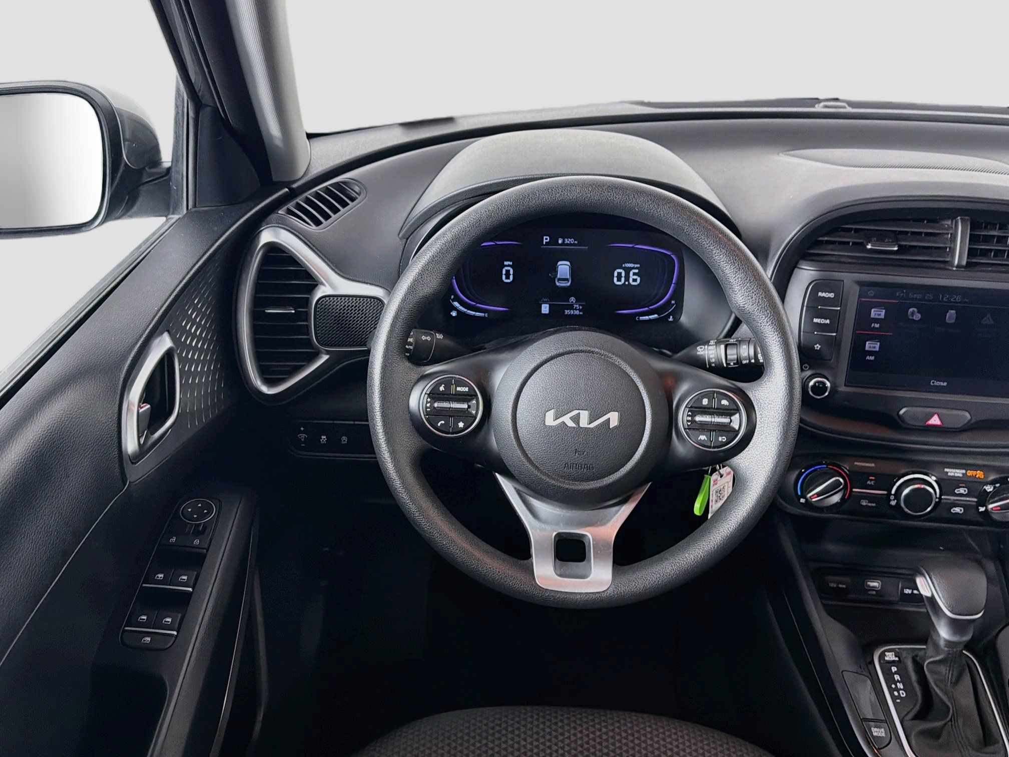 Used 2025 Kia Soul LX w/ LX Technology Package FWD image 18