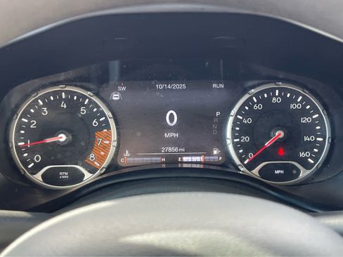 Used 2023 Jeep Renegade Latitude image 12