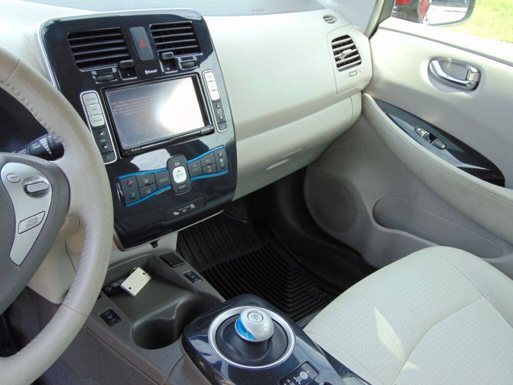 Used 2012 Nissan Leaf SL FWD image 23