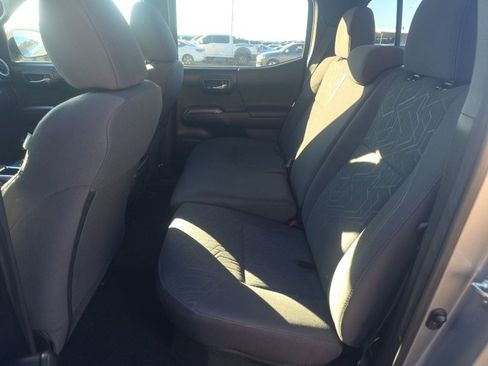 Used 2017 Toyota Tacoma TRD Sport image 29