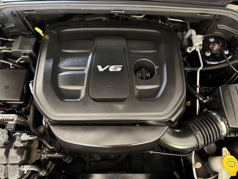 Used 2017 Jeep Grand Cherokee Overland AWD/4WD image 27