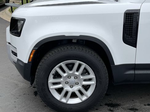 Used 2025 Land Rover Defender 90 S image 13