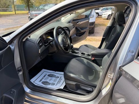Used 2019 Volkswagen Jetta SE image 15