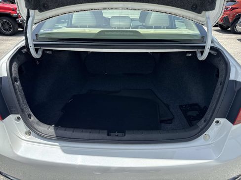 Used 2017 Honda Accord EX image 13