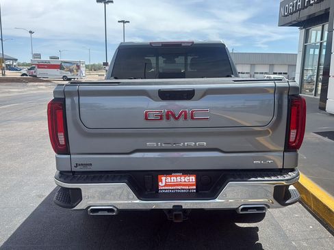 Used 2023 GMC Sierra 1500 SLT w/ SLT Premium Package AWD/4WD image 3