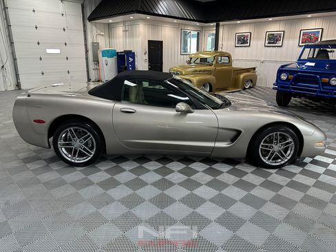 Used 2000 Chevrolet Corvette Coupe w/ Memory Pkg RWD image 13