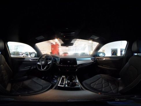 Used 2025 Volkswagen Atlas Cross Sport SE image 42