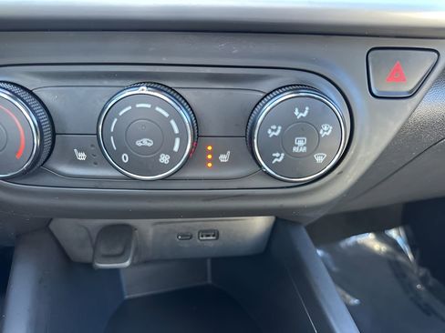 Used 2024 Chevrolet Trax RS w/ Driver Confidence Package image 19