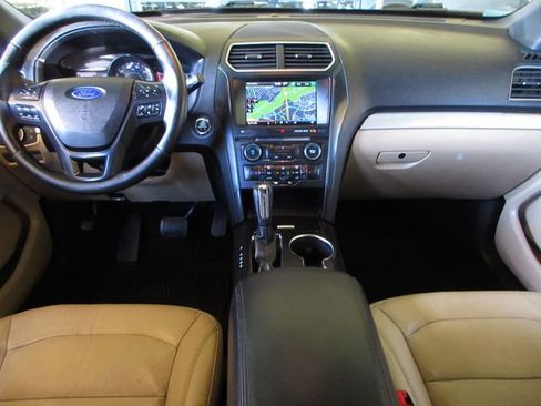 Used 2016 Ford Explorer XLT w/ Equipment Group 202A image 20