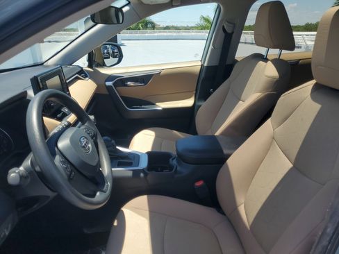Used 2022 Toyota RAV4 XLE w/ Convenience Package FWD image 15