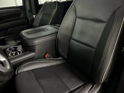 Certified 2023 GMC Yukon XL SLT w/ SLT Luxury Package AWD/4WD image 19