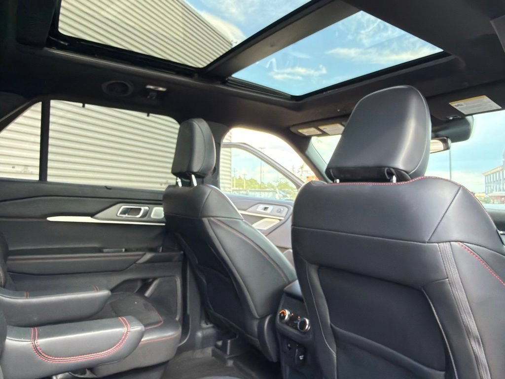 Used 2025 Ford Explorer ST AWD/4WD image 12