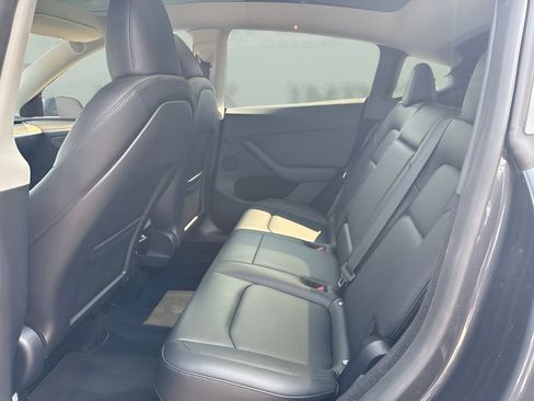 Used 2024 Tesla Model Y Long Range AWD/4WD image 11