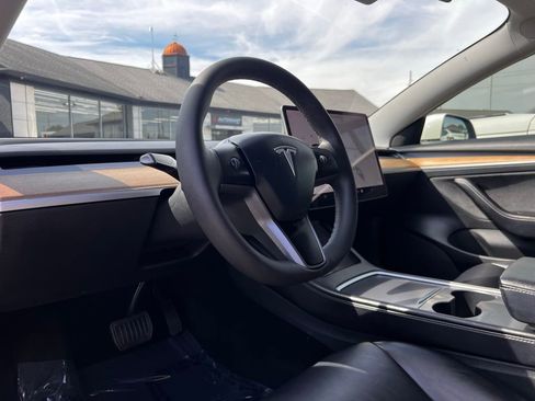 Used 2021 Tesla Model 3 Standard Range Plus image 29