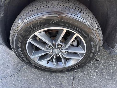 Used 2018 Jeep Grand Cherokee Limited w/ Luxury Group II image 37