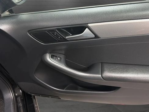 Used 2015 Volkswagen Jetta SE FWD image 17