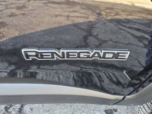 Used 2018 Jeep Renegade Latitude w/ Cold Weather Group image 3