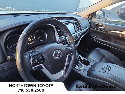Used 2019 Toyota Highlander XLE image 18