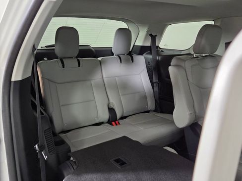 Used 2025 Ford Explorer Active w/ Active Comfort Package image 35