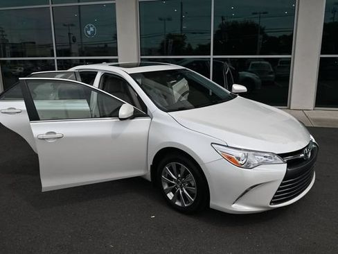 Used 2017 Toyota Camry XLE w/ Moonroof Package FWD image 37