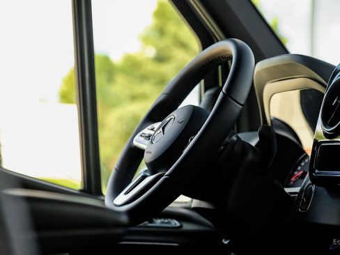 Used 2023 Mercedes-Benz Sprinter 2500 image 47