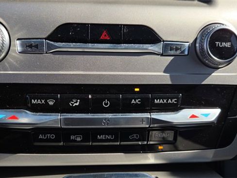 Used 2022 Ford Explorer XLT w/ Equipment Group 202A image 33