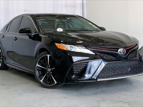 Used 2020 Toyota Camry XSE image 1