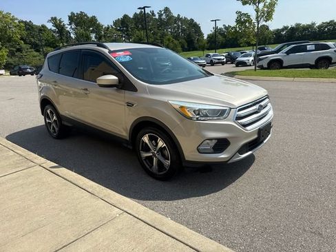 Used 2017 Ford Escape SE w/ Equipment Group 201A FWD image 6