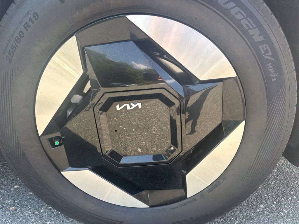 Used 2024 Kia EV9 Light Long Range RWD image 29