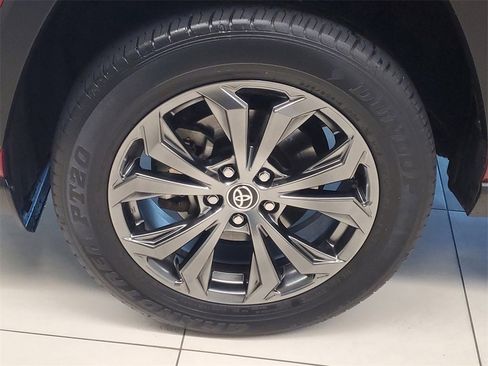 Certified 2022 Toyota RAV4 XLE Premium image 5